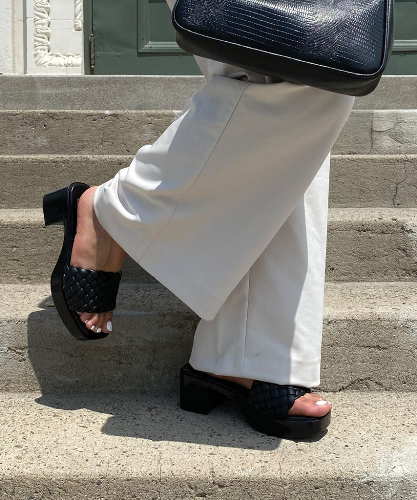 Dolce Vita Goldy Sandals Black Stella